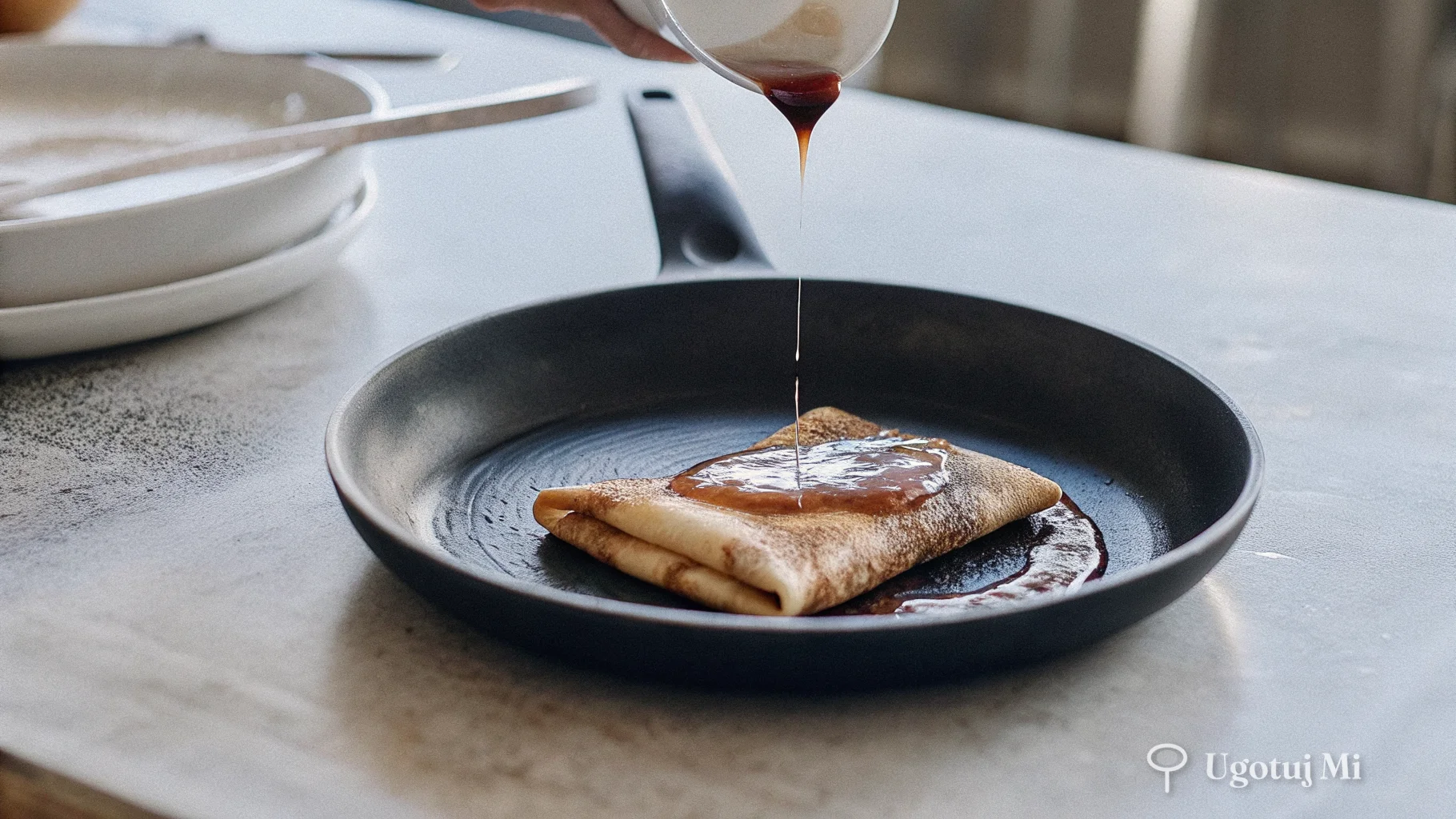 Ciasto naleśnikowe wlewane na rozgrzaną patelnię | ugotujmi.pl