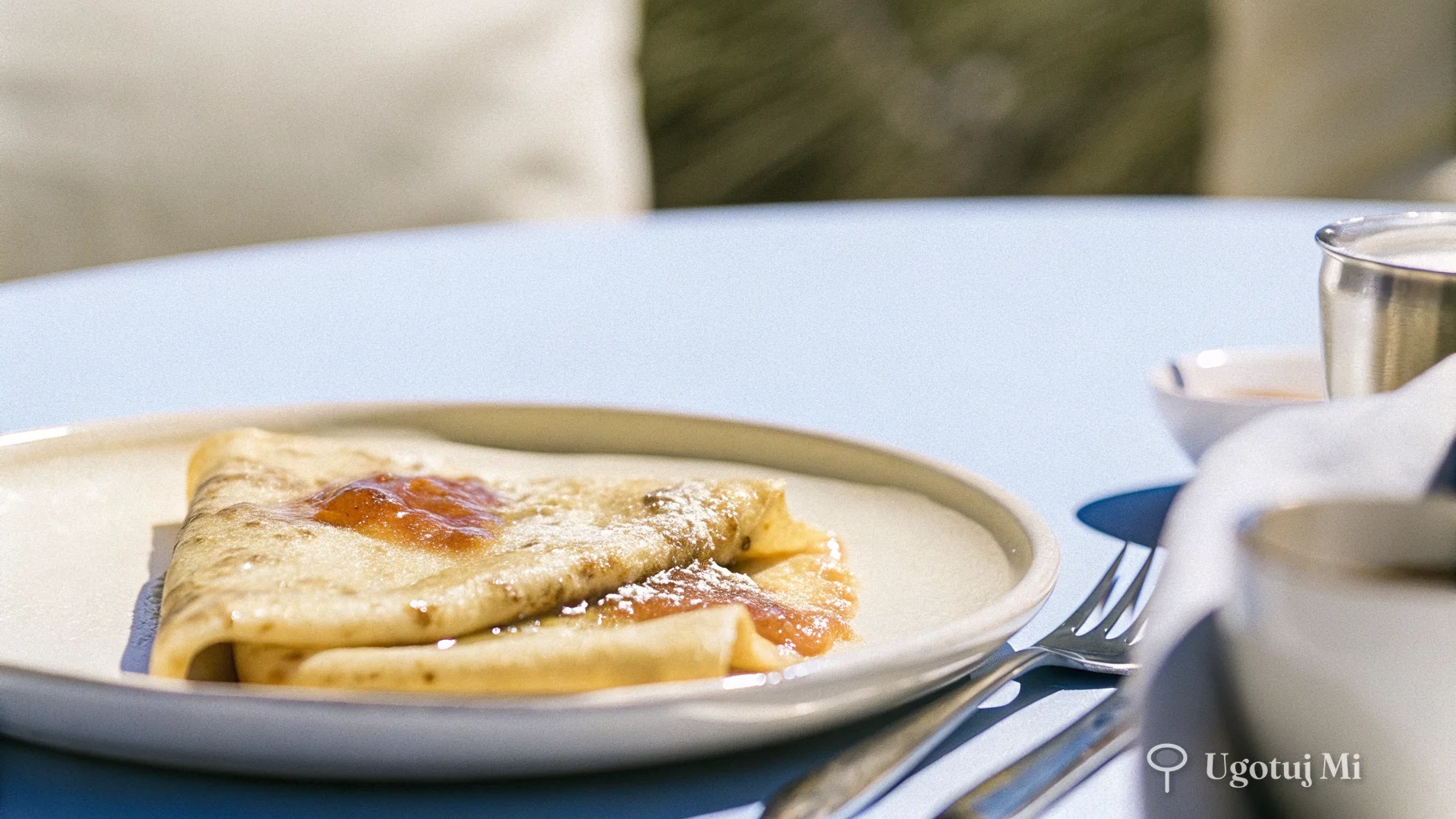 Zbliżenie na teksturę naleśnika pokazujące złocisty kolor | ugotujmi.pl